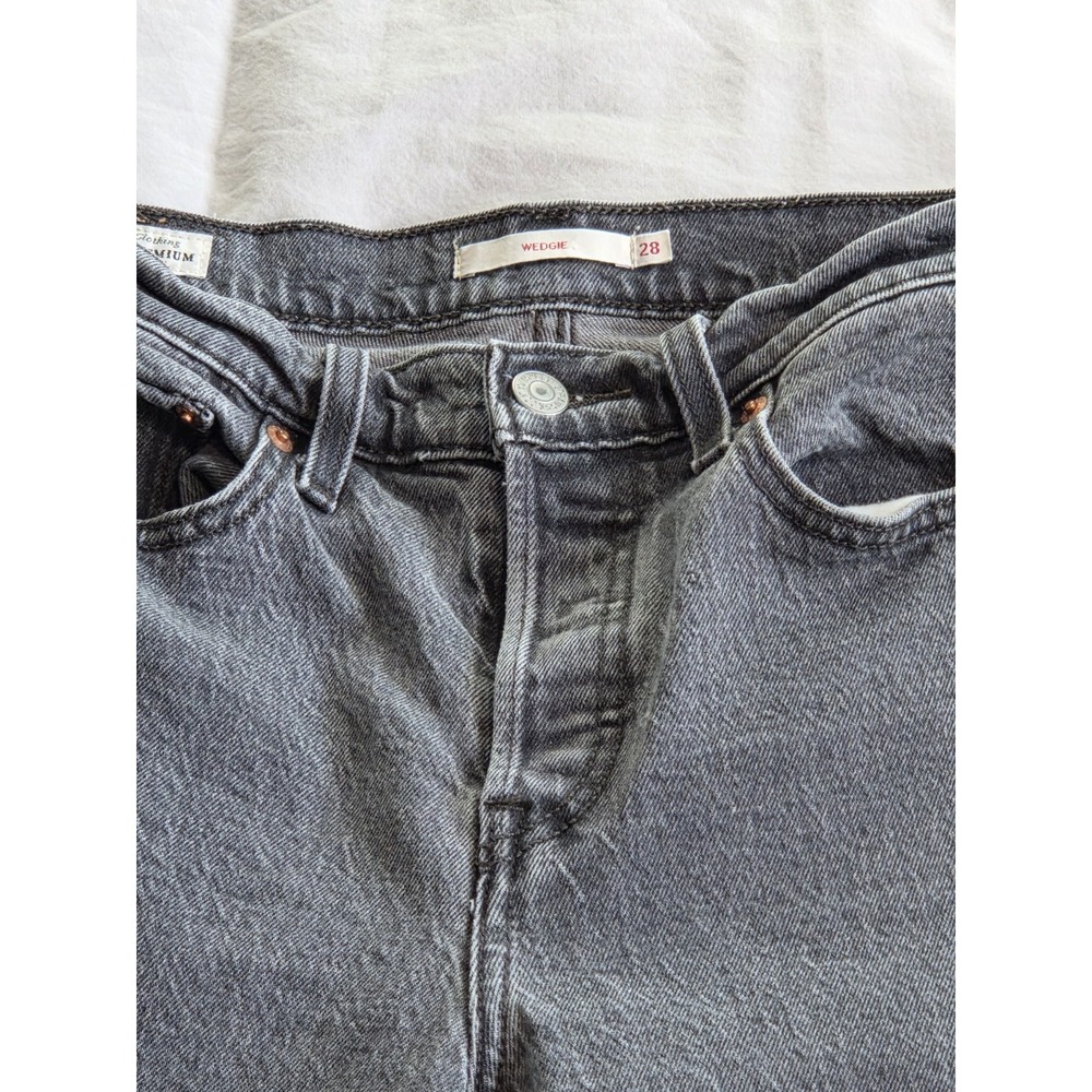 Levi's Women's Wedgie Premium Jeans High Waisted Black Gray Wash Women's 28 EUC - Picture 2 of 13